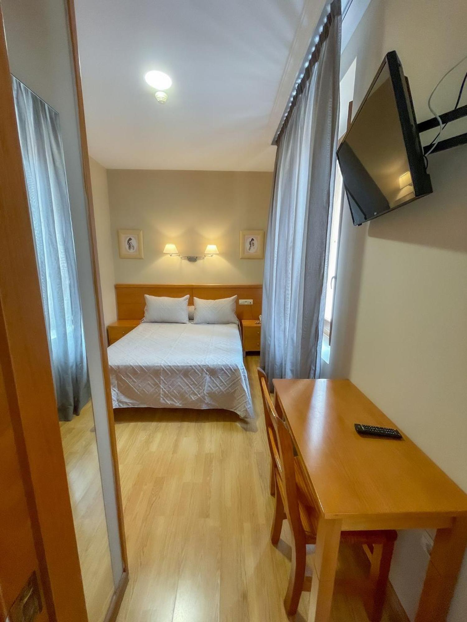 Hotel Castilla Caceres Ngoại thất bức ảnh