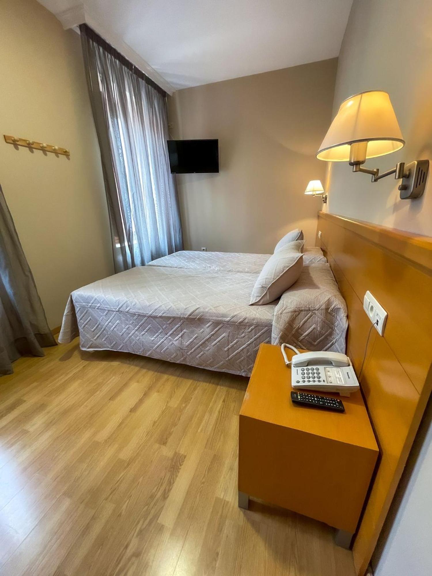 Hotel Castilla Caceres Ngoại thất bức ảnh