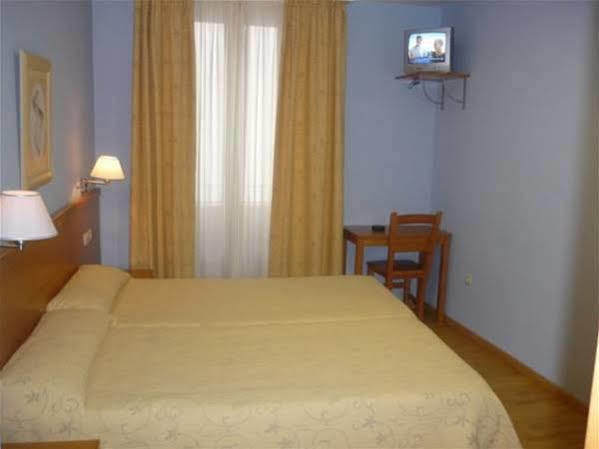 Hotel Castilla Caceres Ngoại thất bức ảnh